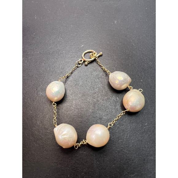 Baroque cultured pearl station toggle bracelet in gold over sterling silver - Picture 1 of 11